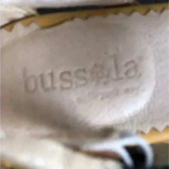 Bussola Leather Strappy Sandal,Flower design, Back Zip Close,buckle,Comfort sole - Picture 5 of 5